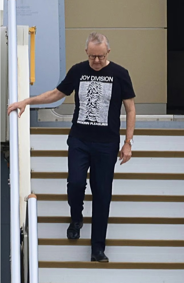 Australian Prime Minister's Joy Division Shirt Causes Political Disorder