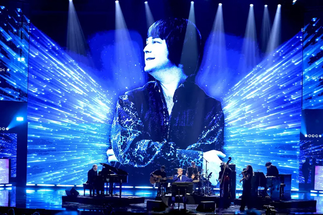 Elton John Sings ‘God Only Knows’ in Honor of the Late Brian Wilson at Rock Hall Ceremony - Amy Sussman, WireImage