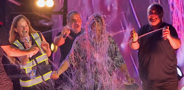 Kirk Hammett Gets Pranked on His Birthday! Auckland 2025