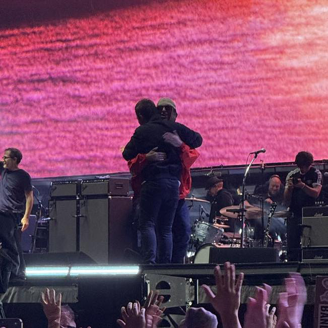 Oasis - Liam & Noel's last hug of 2025 reunion tour