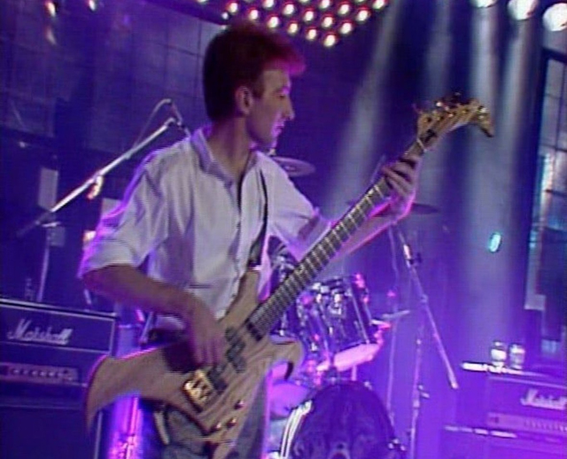 John Deacon played John Entwistle’s Warwick bass 1986