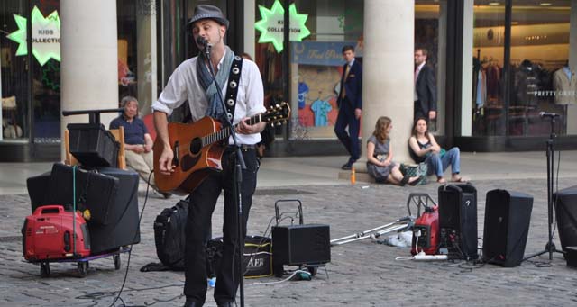 London’s street performers - Image Credits:Mabel Lu/Flickr under a CC BY-ND 2.0 license