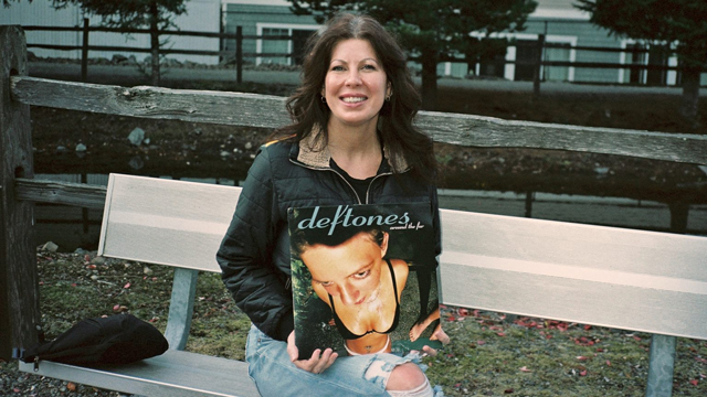 Deftones『Around the Fur』cover star Lisa Hughes