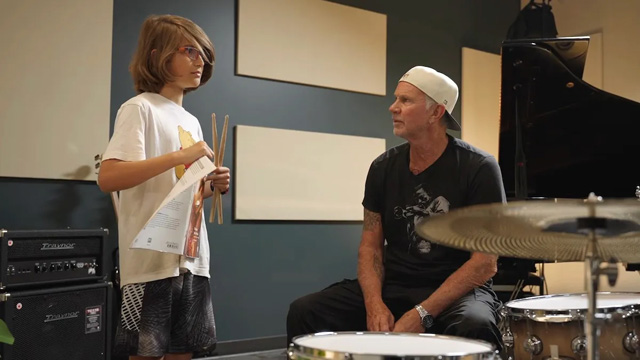 Drumeo - Chad Smith Surprises Drum Students (Chaos Ensues)