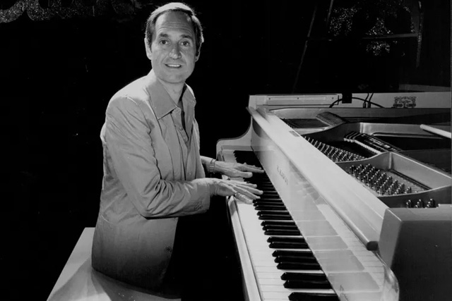 Neil Sedaka - Credit : Kevin Solness/Fairfax Media via Getty