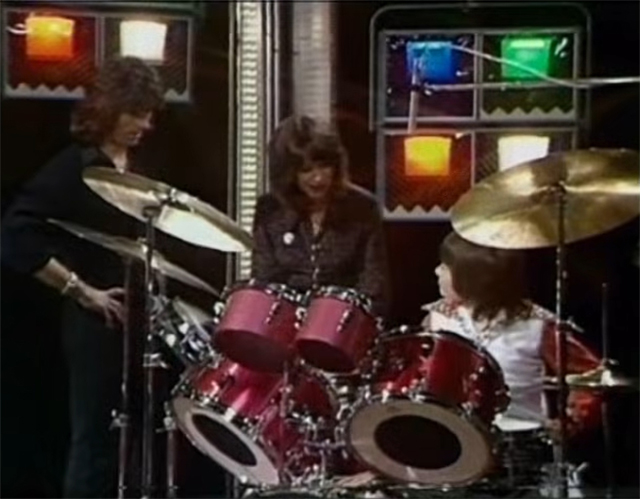 Cozy Powell on UK TV in 1980 -playing with a young Carl Smith in 1980